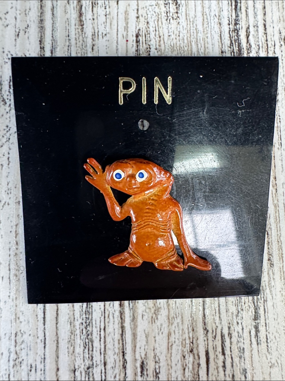 Vintage ET pin
